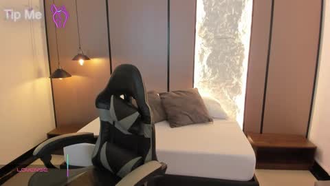 L I L L Y online show from 10-13-25, 12:05