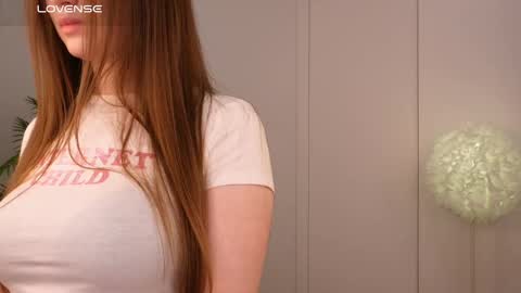 Lilly Colins online show from 01-25-25, 06:13