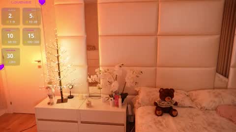 Lilly Colins online show from 02-07-26, 07:39