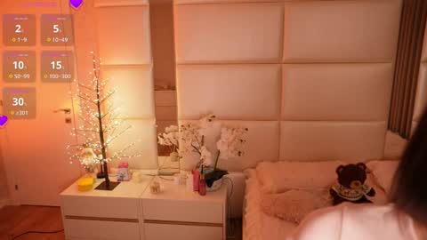 Lilly Colins online show from 03-08-26, 07:50