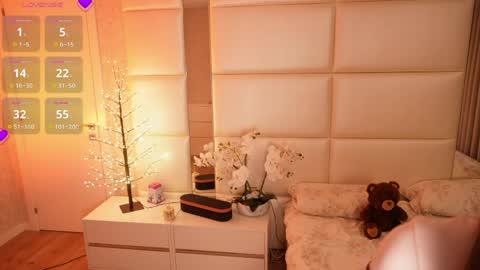Snapshot of lilly_colins chatting on 05-04-26, 07:43 Lilly Colins online show from 05-04-26, 07:43