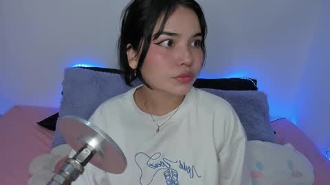 Snapshot of lilly_kinky chatting on 02-10-25, 03:13 Lilly online show from 02-10-25, 03:13