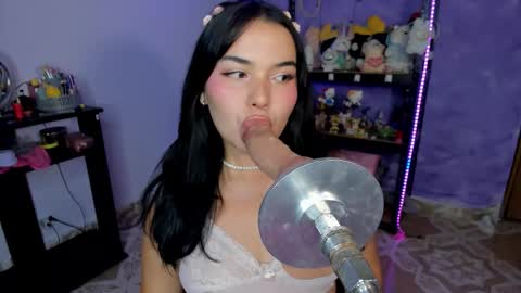 Snapshot of lilly_kinky chatting on 09-19-25, 02:57 Lilly online show from 09-19-25, 02:57