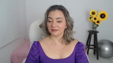 Snapshot of lilly_milf chatting on 12-03-25, 02:15 Lilly online show from 12-03-25, 02:15