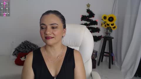 Snapshot of lilly_milf chatting on 12-18-25, 01:39 Lilly online show from 12-18-25, 01:39