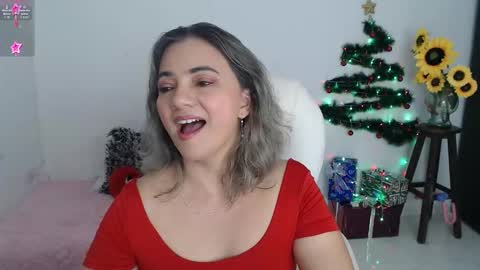 Snapshot of lilly_milf chatting on 12-22-25, 03:31 Lilly online show from 12-22-25, 03:31