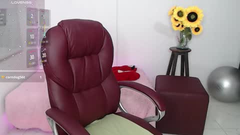 Snapshot of lilly_milf chatting on 02-26-26, 04:28 Lilly online show from 02-26-26, 04:28