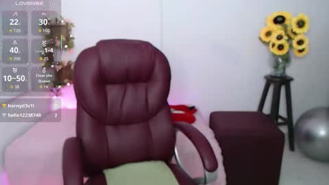 Snapshot of lilly_milf chatting on 03-02-26, 01:29 Lilly online show from 03-02-26, 01:29