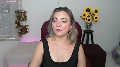 Snapshot of lilly_milf chatting on 03-05-26, 04:03 Lilly online show from 03-05-26, 04:03