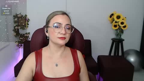 Snapshot of lilly_milf chatting on 05-09-26, 04:34 Lilly online show from 05-09-26, 04:34
