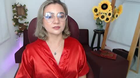Snapshot of lilly_milf chatting on 05-30-26, 04:26 Lilly online show from 05-30-26, 04:26