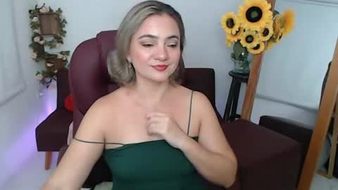 Snapshot of lilly_milf chatting on 06-08-26, 03:23 Lilly online show from 06-08-26, 03:23