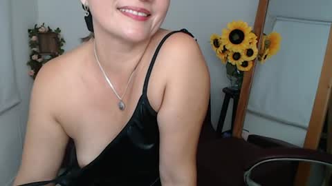 Snapshot of lilly_milf chatting on 06-16-26, 03:58 Lilly online show from 06-16-26, 03:58