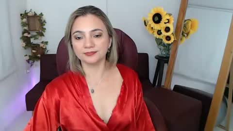 Snapshot of lilly_milf chatting on 06-26-26, 09:19 Lilly online show from 06-26-26, 09:19