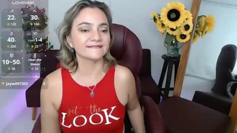 Snapshot of lilly_milf chatting on 07-28-26, 08:34 Lilly online show from 07-28-26, 08:34