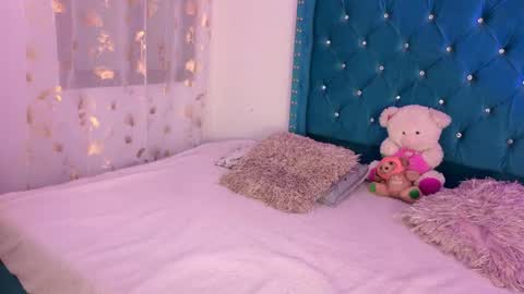 Snapshot of lilly_peach22 chatting on 04-26-26, 04:10 Lilly Peach online show from 04-26-26, 04:10