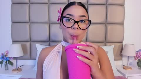 Snapshot of lilly_williamss chatting on 04-26-26, 03:04 Lilly online show from 04-26-26, 03:04