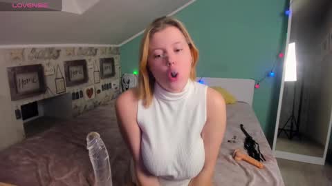 Lilly Depp online show from 12-19-24, 09:28