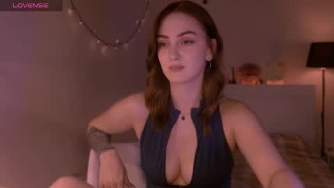 Snapshot of lillyfarey chatting on 09-25-25, 04:32 LillyFarey online show from 09-25-25, 04:32