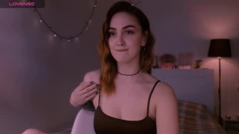 Snapshot of lillyfarey chatting on 10-21-25, 06:41 LillyFarey online show from 10-21-25, 06:41