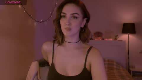 Snapshot of lillyfarey chatting on 10-28-25, 06:21 LillyFarey online show from 10-28-25, 06:21