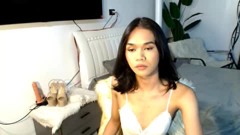 lillyholland online show from 02-20-25, 03:52