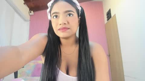 Snapshot of lillyy16 chatting on 05-19-26, 11:05 lillyy16 online show from 05-19-26, 11:05