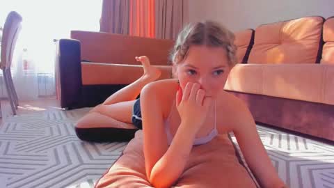 Snapshot of liloneforyou chatting on 02-07-25, 10:40 Semmy online show from 02-07-25, 10:40