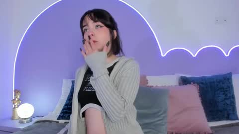 Snapshot of lilou_albrecht chatting on 02-11-25, 02:57 Lilou online show from 02-11-25, 02:57