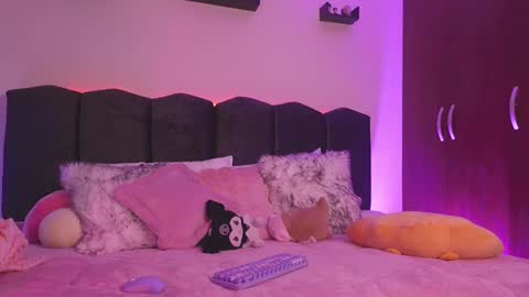 Snapshot of lilou_albrecht chatting on 02-24-26, 11:52 Lilou online show from 02-24-26, 11:52