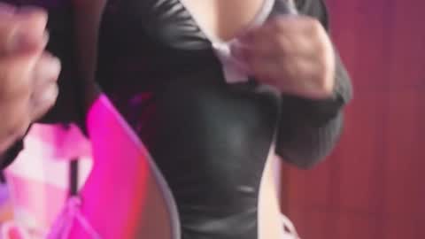 Snapshot of lilou_albrecht chatting on 02-25-26, 12:04 Lilou online show from 02-25-26, 12:04