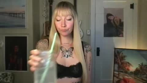 Snapshot of lilpeachykeenn chatting on 12-02-24, 10:45 Lilpeachykeenn online show from 12-02-24, 10:45