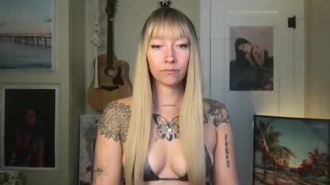 Snapshot of lilpeachykeenn chatting on 12-04-24, 07:34 Lilpeachykeenn online show from 12-04-24, 07:34