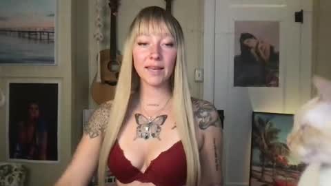 Snapshot of lilpeachykeenn chatting on 12-08-24, 11:08 Lilpeachykeenn online show from 12-08-24, 11:08