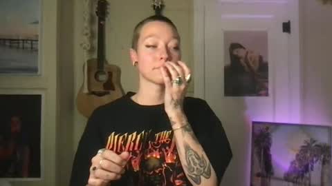 Snapshot of lilpeachykeenn chatting on 12-26-24, 03:38 Lilpeachykeenn online show from 12-26-24, 03:38