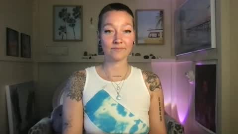 Snapshot of lilpeachykeenn chatting on 01-04-25, 09:52 Lilpeachykeenn online show from 01-04-25, 09:52