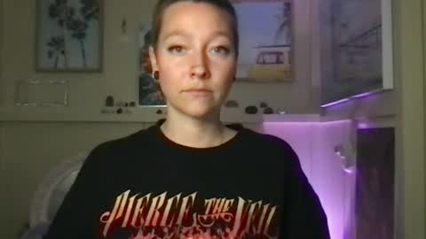 Snapshot of lilpeachykeenn chatting on 01-07-25, 02:53 Lilpeachykeenn online show from 01-07-25, 02:53