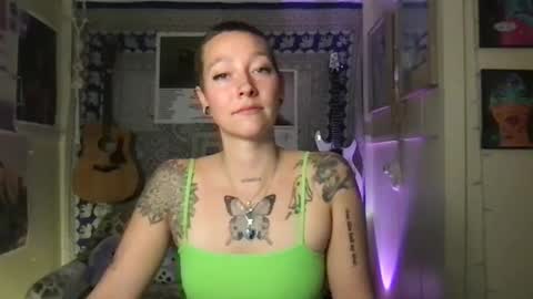 Snapshot of lilpeachykeenn chatting on 01-08-25, 06:09 Lilpeachykeenn online show from 01-08-25, 06:09