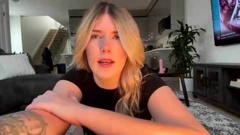 Ava online show from 03-26-26, 01:38