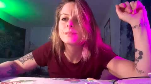 Snapshot of lilsirenluna chatting on 05-16-26, 03:58 Luna online show from 05-16-26, 03:58