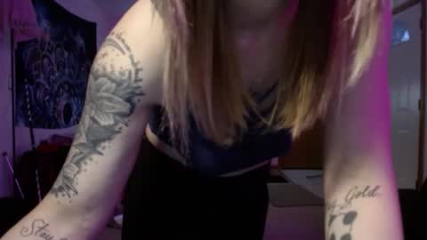 Snapshot of lilsirenluna chatting on 05-27-26, 01:57 Luna online show from 05-27-26, 01:57