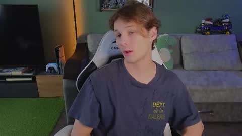 Snapshot of lilteddyboy chatting on 10-25-25, 11:29 lilteddyboy online show from 10-25-25, 11:29