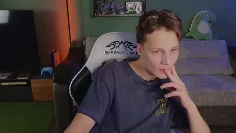 Snapshot of lilteddyboy chatting on 11-13-25, 04:06 lilteddyboy online show from 11-13-25, 04:06