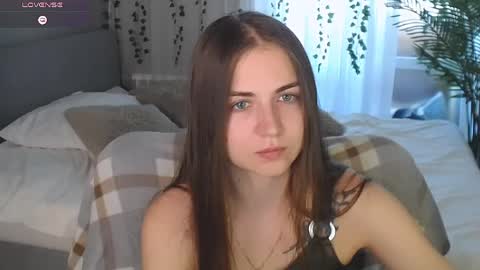 Snapshot of lilu__moon chatting on 06-05-26, 06:52 lilu__moon online show from 06-05-26, 06:52