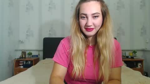 Snapshot of lilu_cute25 chatting on 10-29-25, 10:00 lilu_cute25 online show from 10-29-25, 10:00