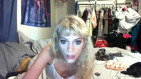 Snapshot of lilvioletxxx chatting on 09-13-25, 11:48 Little Violet online show from 09-13-25, 11:48