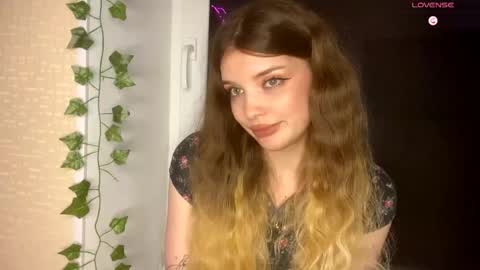 Snapshot of lily__moon_ chatting on 04-25-26, 05:32 Lily online show from 04-25-26, 05:32