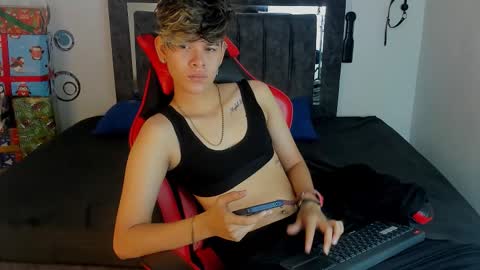 Snapshot of lily_and_lina chatting on 12-16-25, 11:59 Lily and Lina online show from 12-16-25, 11:59