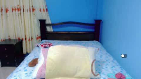 Snapshot of lily_benet1 chatting on 09-30-25, 12:04 LILYB online show from 09-30-25, 12:04