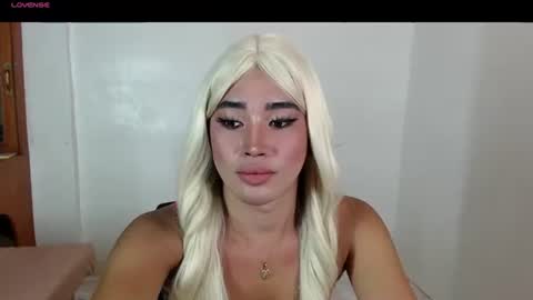 Snapshot of lily_darling chatting on 10-23-25, 11:42 Lily Darling online show from 10-23-25, 11:42